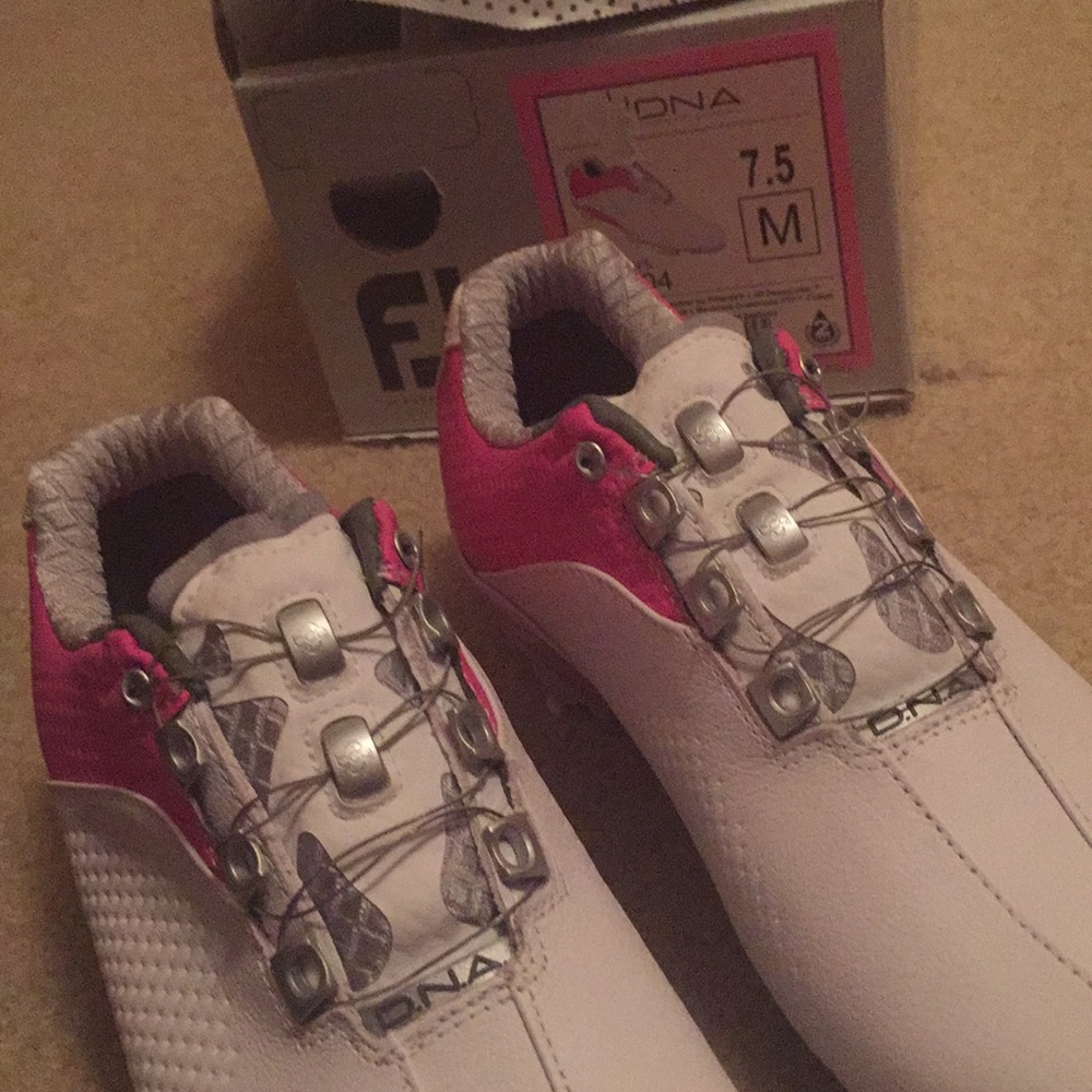 Women’s golf shoes never worn